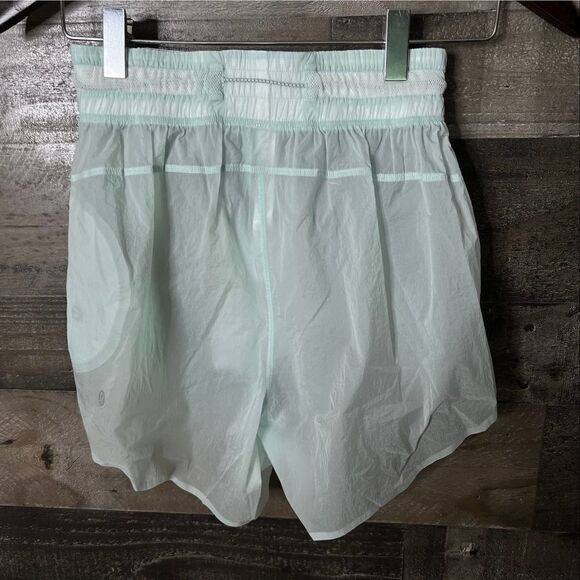 NWT Lululemon Step Out High Rise Short 2 - Picture 5 of 5